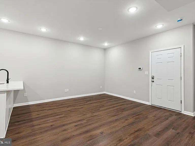 1230 N Marshall St #3R — Photo 7