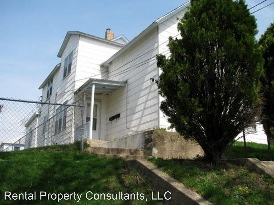 1st image of 415 Shirley St NE #1