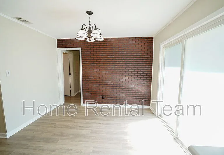109 W 14th St — Photo 7