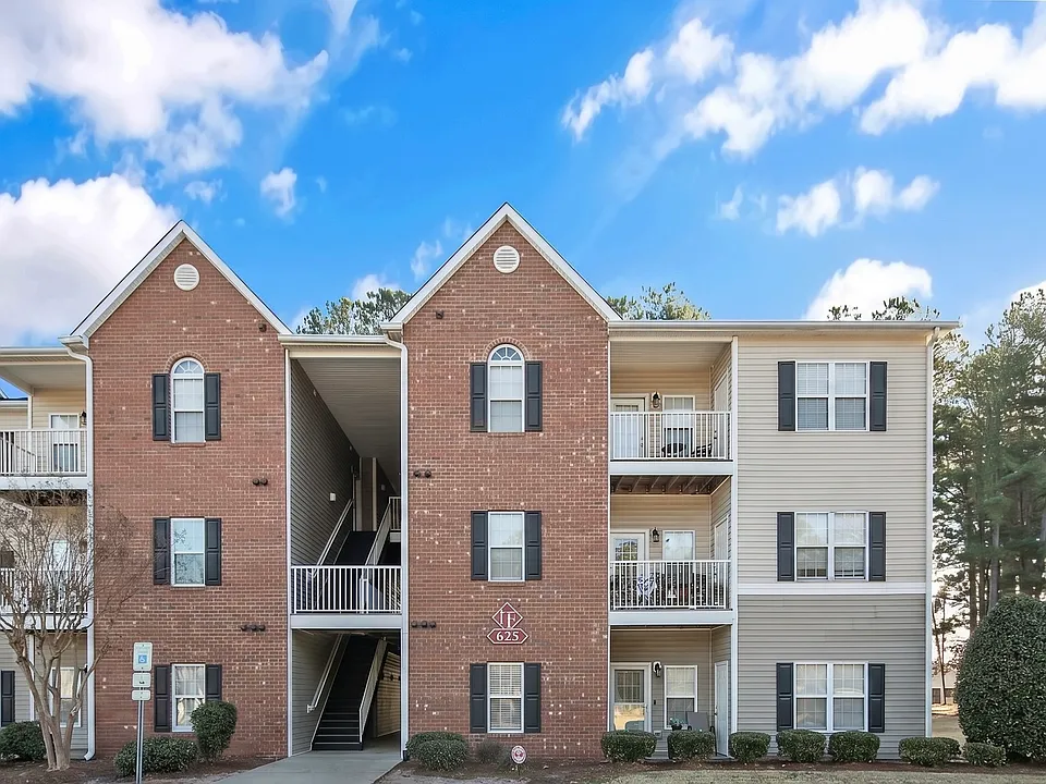 625 Marshtree Ln #208