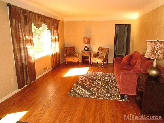 3rd image of 317 Lesdale Dr