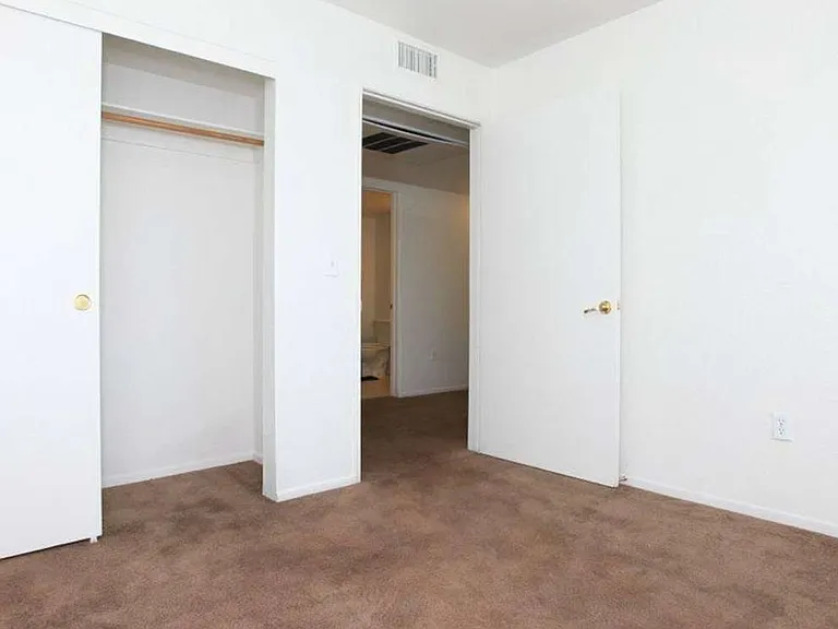 Suncrest — Photo 12