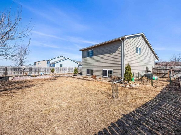 409 Almond Ave, Harrisburg, SD 57032