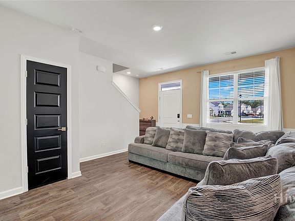 5th image of 33 Dusky Court
