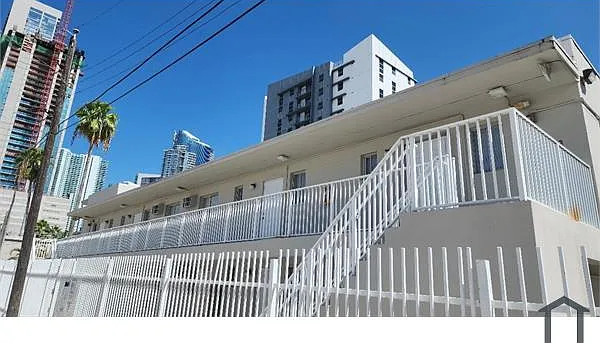 134 NW 11th St