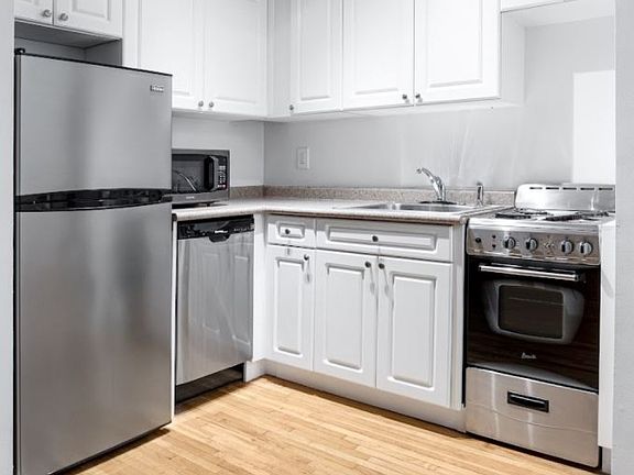3rd image of 309 W 30th St APT 9D