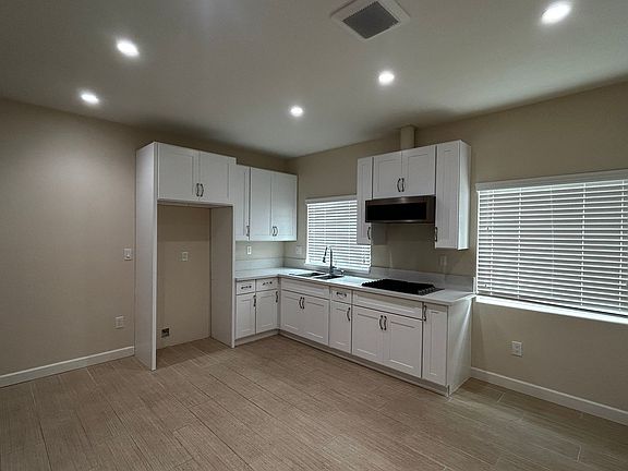 4th image of 306 N Pine St Unit B