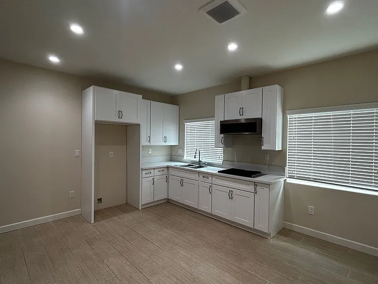 306 N Pine St #1/2 — Photo 4