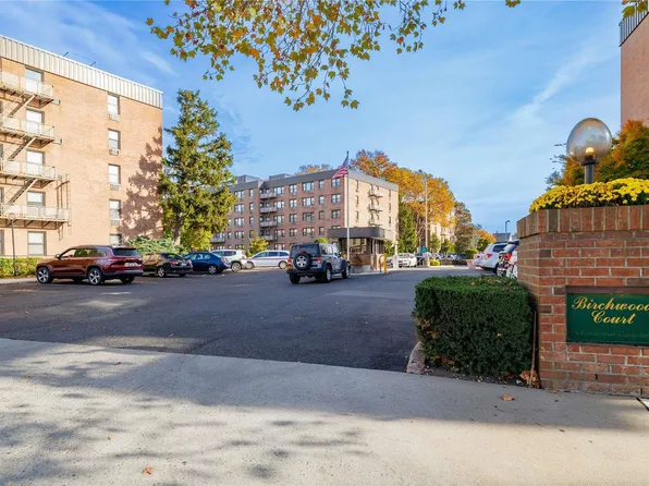 4 Birchwood Court #3D, Mineola, NY 11501