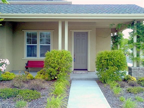 3rd image of 1815 Mariposa Dr