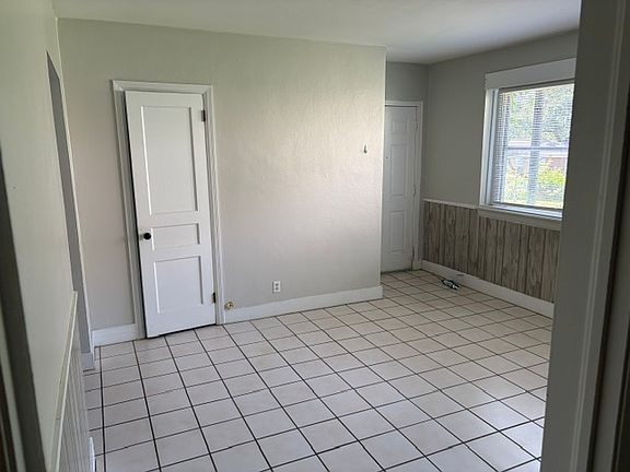 3rd image of 814 Crawford Ave APT A
