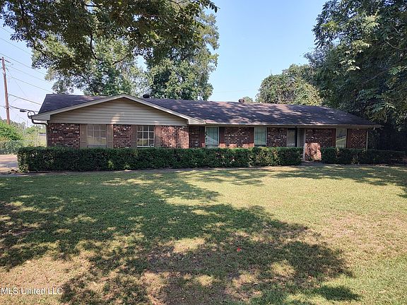 2nd image of 203 Lynwood Dr
