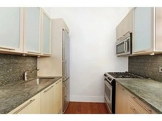 Rented by Douglas Elliman | media 25