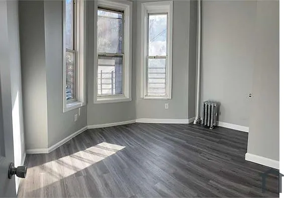 1047 Clay Ave #1 — Photo 7