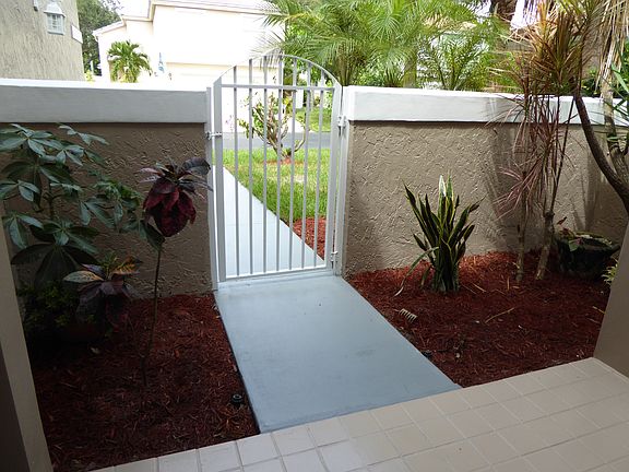 3rd image of 1020 Fairfax Cir W