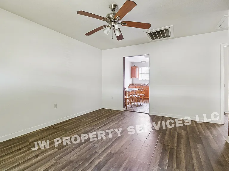 204 Wilker Neal Ave. — Photo 4