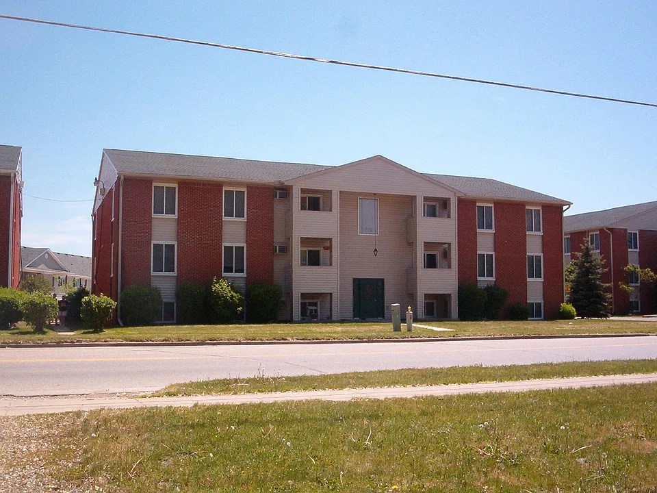 633 S Grand Ave