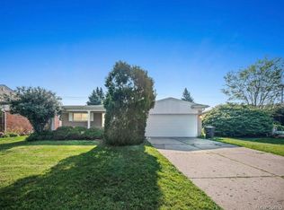 34294 Greentrees Rd, Sterling Heights, MI 48312