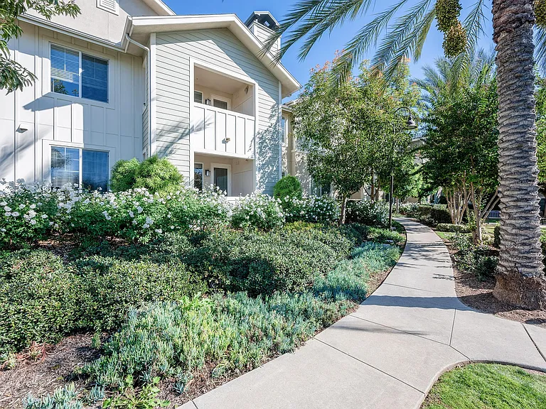 Sendero Gateway Apartment Homes — Photo 9