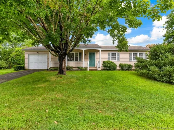 5 Colonial Lane, Old Saybrook, CT 06475