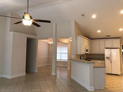 2402 Windmill Way — Photo 2