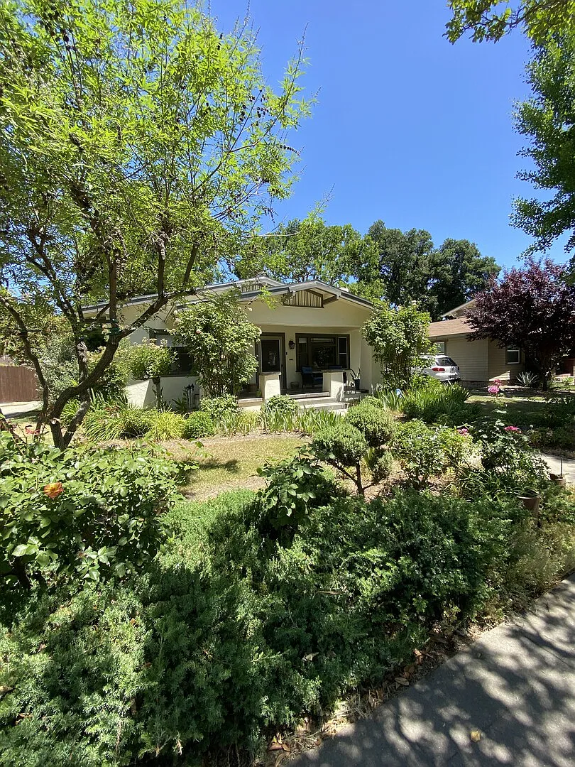 Charming, Fully Furnished Home in Fresno High / Tower District — Photo 4
