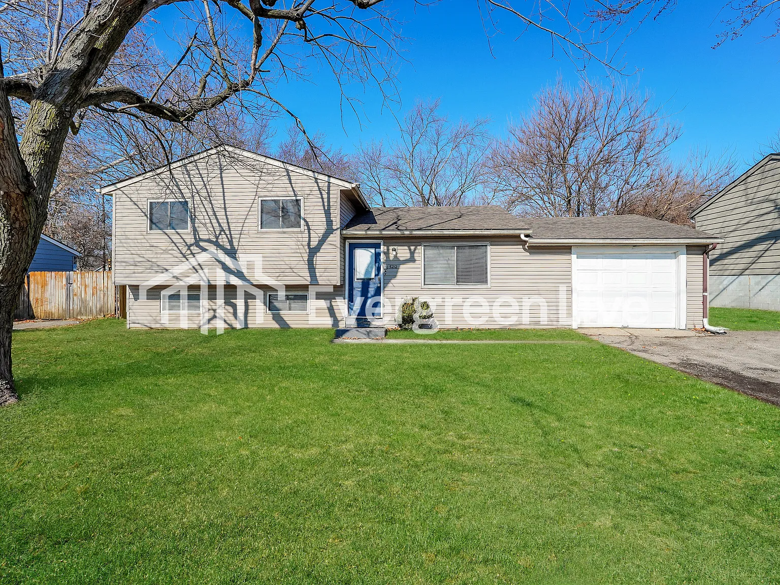 3 bed, 1.0 bath, 1204 sqft, $1,495 — Photo 1