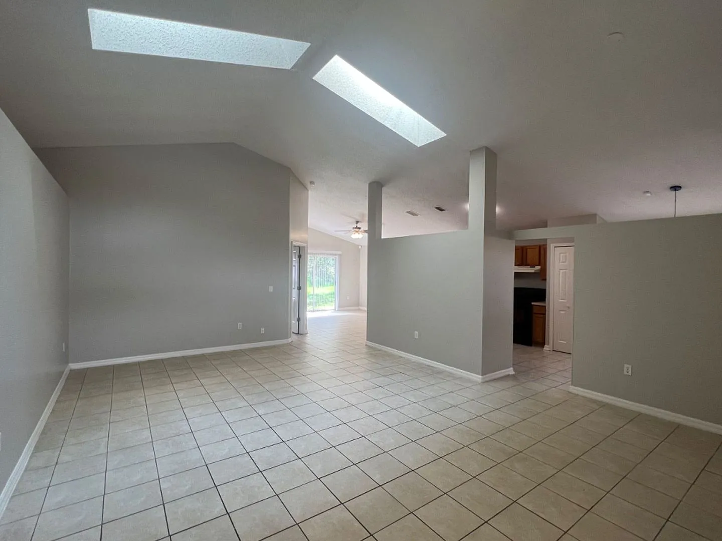 Spacious 3-Bedroom Kissimmee Home Freshly Painted with Cable & Internet Included! — Photo 3