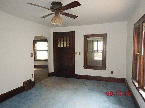 3rd image of 3544 26th Ave S