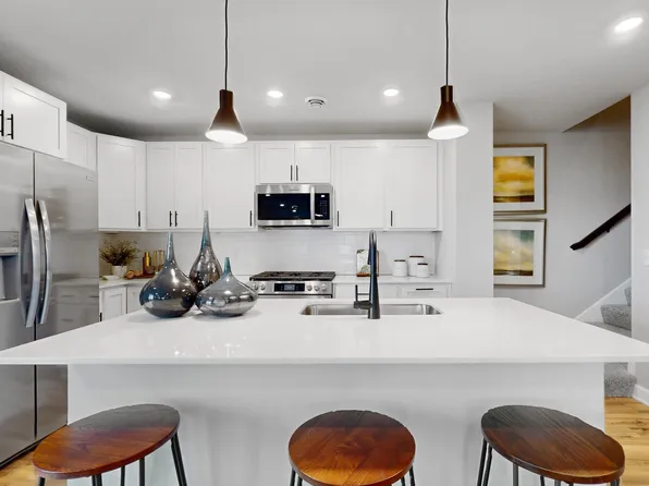 23275 Amber Dr, Rogers, MN 55374