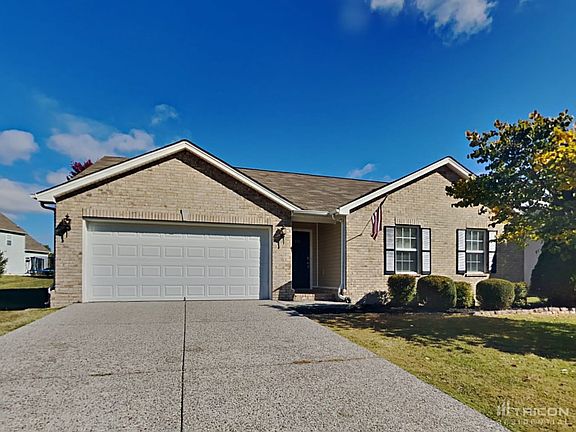 2nd image of 415 W Winterberry Trl