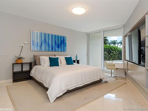5th image of 19111 Collins Ave APT 103