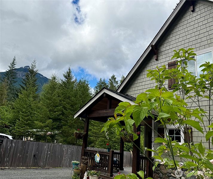 2nd image of 103 Mountain View Lane S