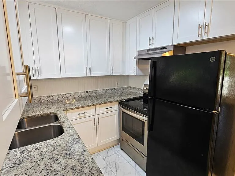 1231 Woodleigh Rd SW — Photo 10