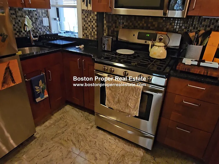 51 Queensberry St #9 — Photo 2