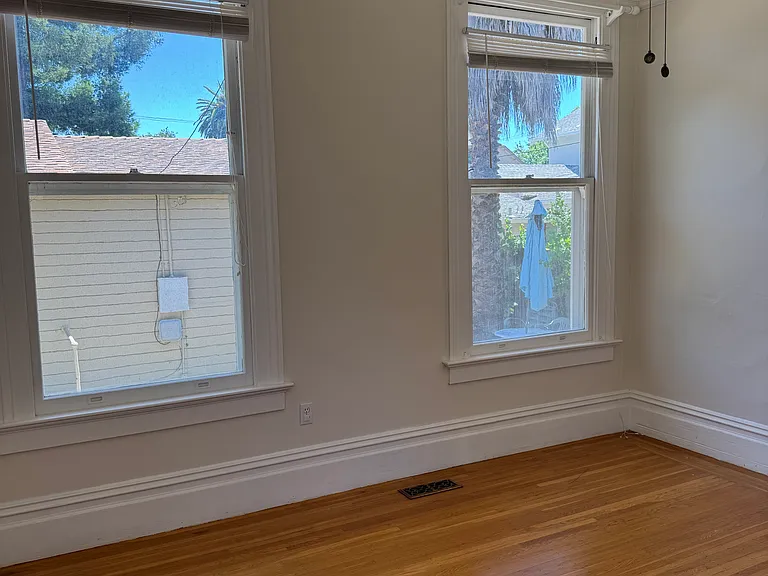 Rose Ave — Photo 26