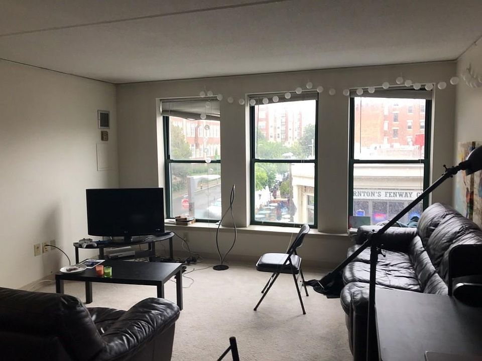 2nd image of 110 Peterborough St #3B