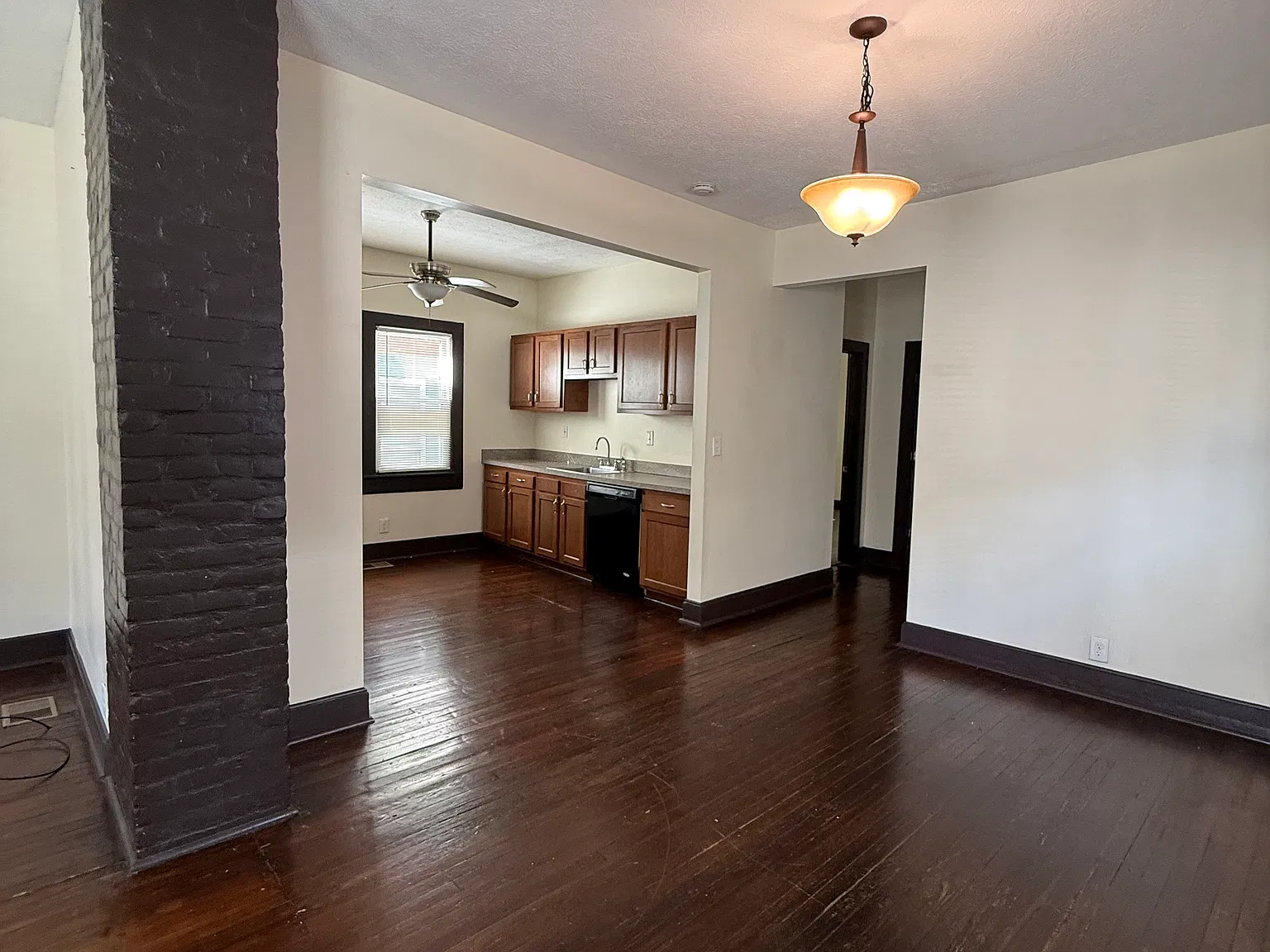 2 bed, 1000 sqft, $1,329 — Photo 3