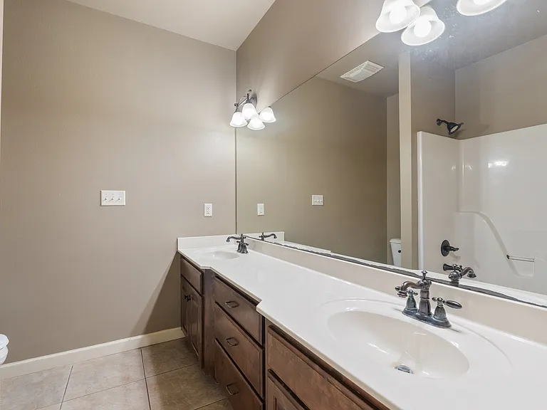 1300 Edge Valley Dr N — Photo 24