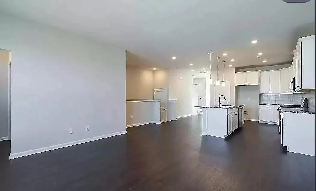 4 bed, 3.5 bath, 2227 sqft, $2,395 — Photo 2