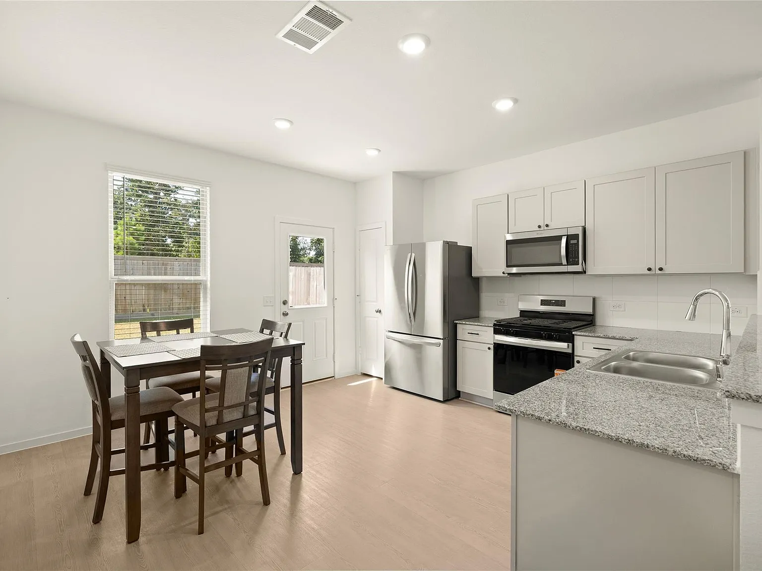 3 bed, 2.0 bath, 1278 sqft, $1,850 — Photo 4