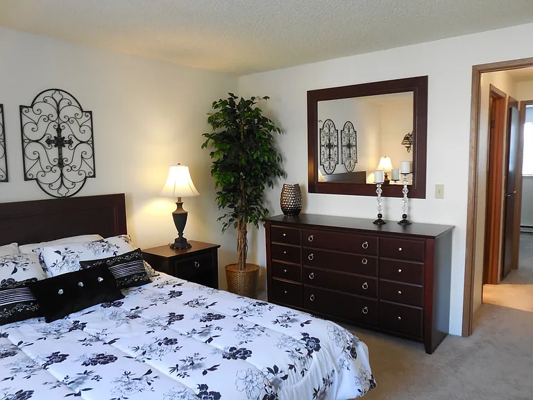 Crystal Springs Apartments — Photo 104