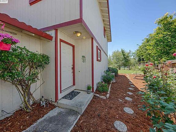 2nd image of 8112 Mulberry Pl