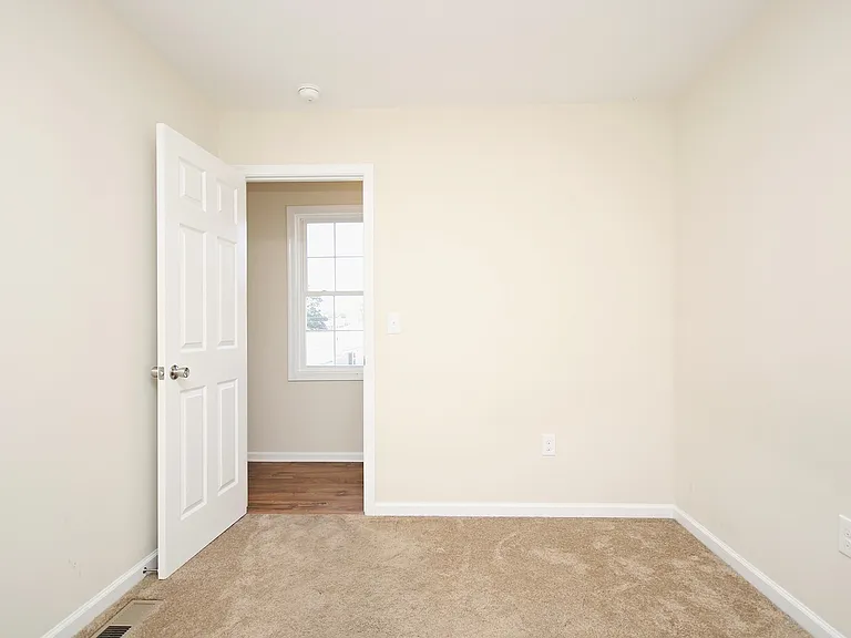 1141 Saint Clair Ave — Photo 11