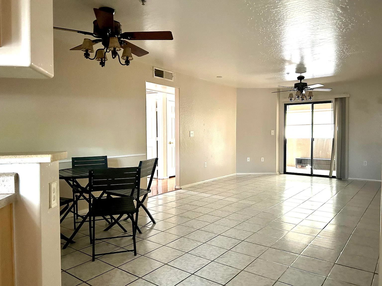 2 bed, 1036 sqft, $1,800 — Photo 2