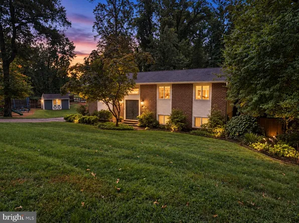 870 Twin Harbor Dr, Arnold, MD 21012