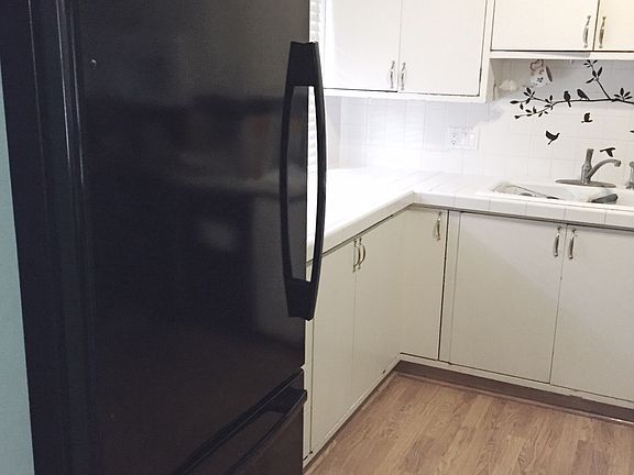 4th image of 520 W Broadview Dr