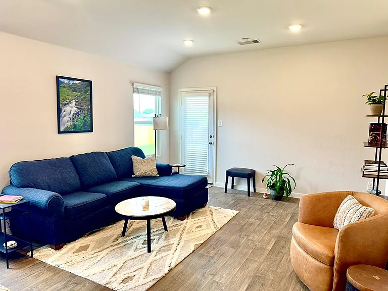 413 Abbey Ln — Photo 5