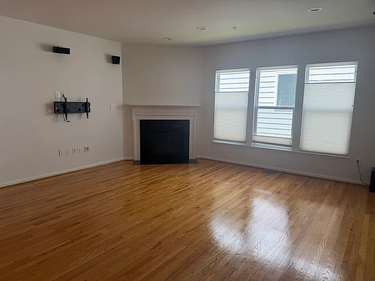 11514 Amherst Ave — Photo 6