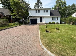 121 Newcomb Rd, Tenafly, NJ 07670